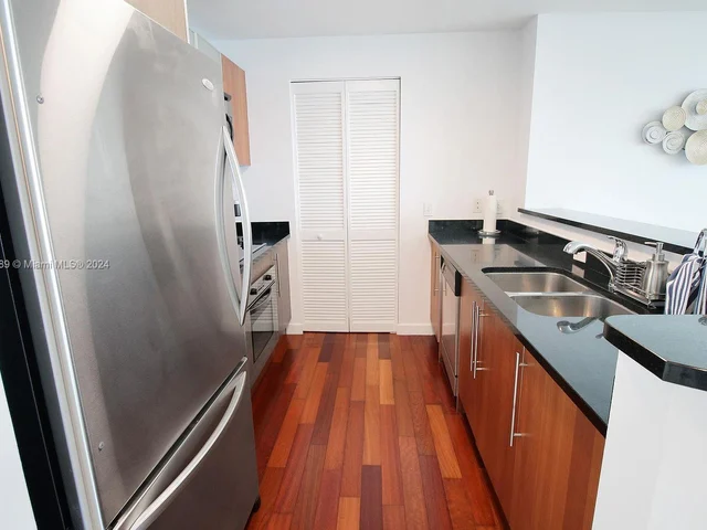 300 S Biscayne Blvd # 2312, Miami FL 33131