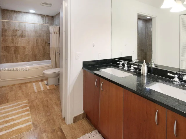 300 S Biscayne Blvd # 2312, Miami FL 33131