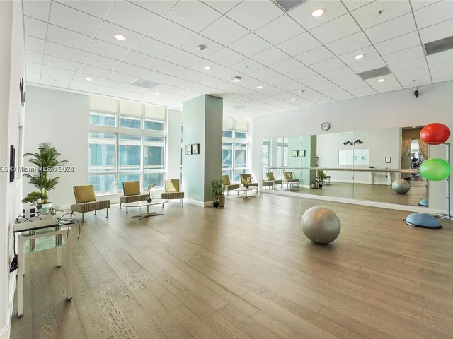 300 S Biscayne Blvd # 2312, Miami FL 33131