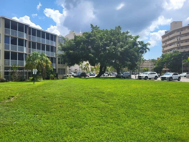 1670 NE 191st St # 3, Miami FL 33179