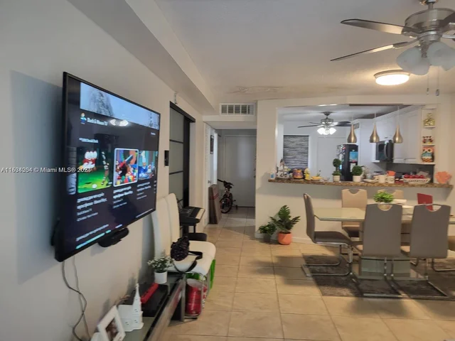 1670 NE 191st St # 3, Miami FL 33179