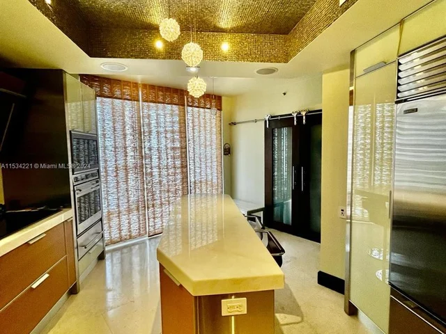 808 Brickell Key Dr # 1508, Miami FL 33131