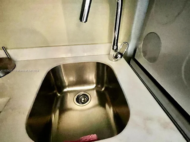 808 Brickell Key Dr # 1508, Miami FL 33131