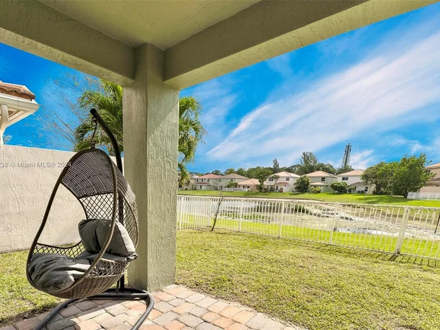 746 Perdido Heights Dr, Palm Beach FL 33413