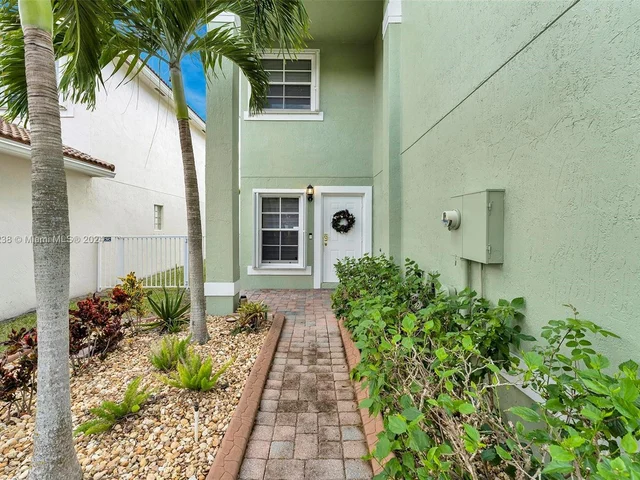 746 Perdido Heights Dr, Palm Beach FL 33413