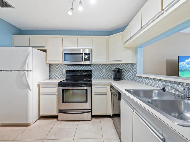 1906 Discovery Cir E, Deerfield Beach FL 33442