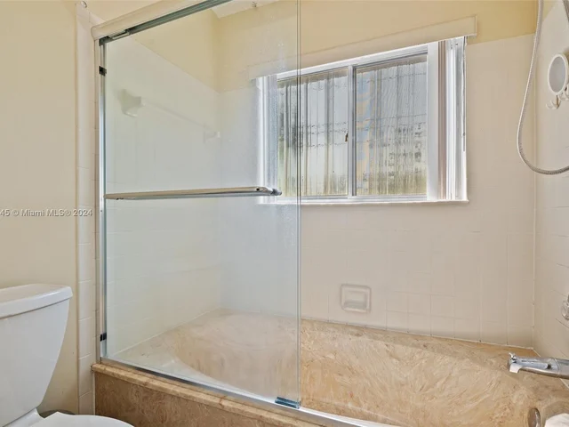 1906 Discovery Cir E, Deerfield Beach FL 33442