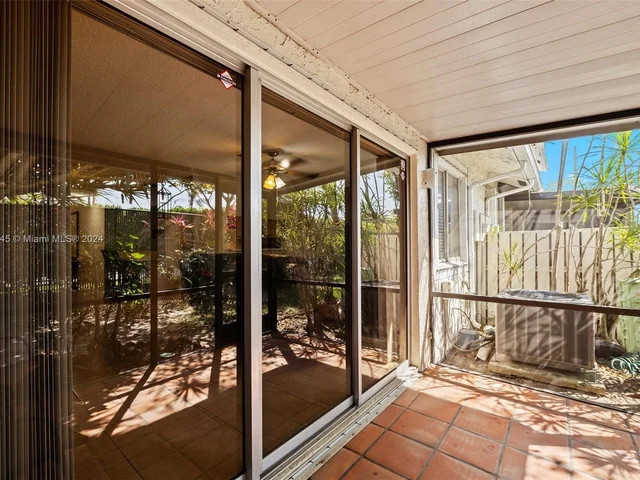 1906 Discovery Cir E, Deerfield Beach FL 33442