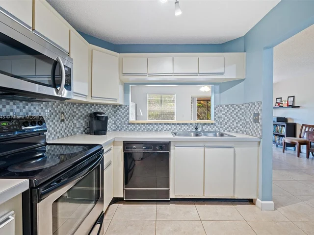 1906 Discovery Cir E, Deerfield Beach FL 33442