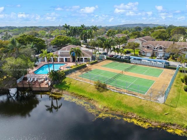 1906 Discovery Cir E, Deerfield Beach FL 33442