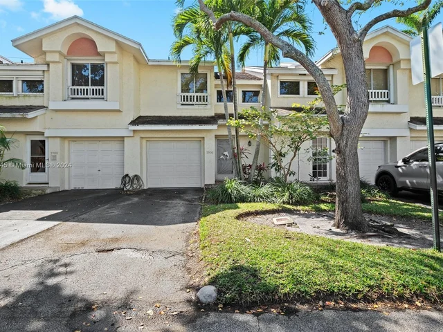1906 Discovery Cir E, Deerfield Beach FL 33442