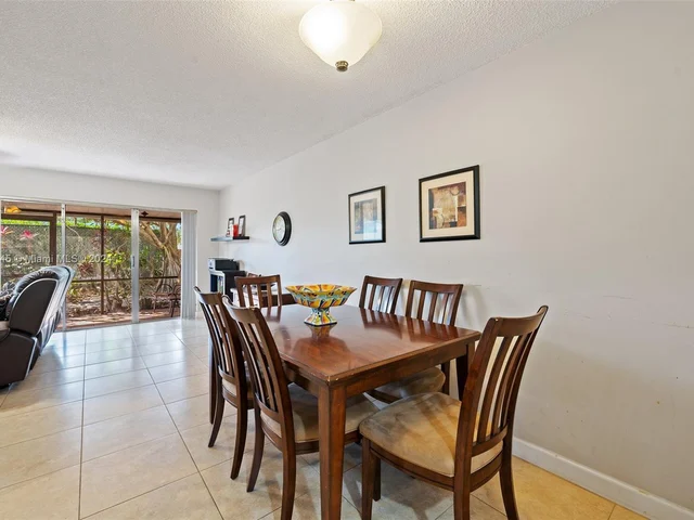 1906 Discovery Cir E, Deerfield Beach FL 33442