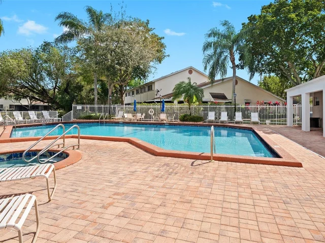 1906 Discovery Cir E, Deerfield Beach FL 33442