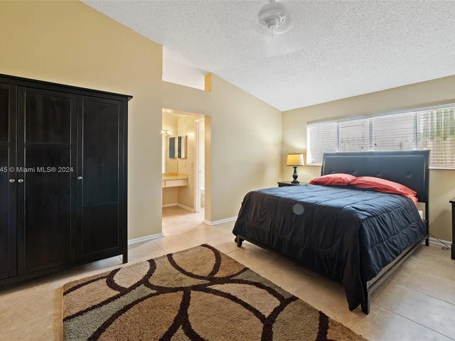 1906 Discovery Cir E, Deerfield Beach FL 33442