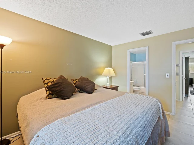 1906 Discovery Cir E, Deerfield Beach FL 33442