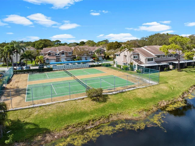 1906 Discovery Cir E, Deerfield Beach FL 33442