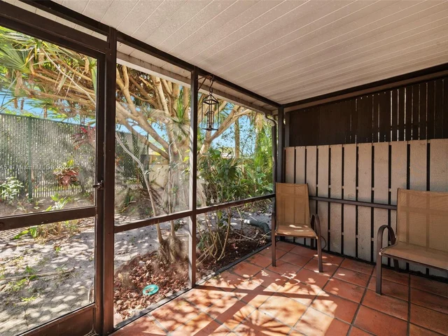 1906 Discovery Cir E, Deerfield Beach FL 33442