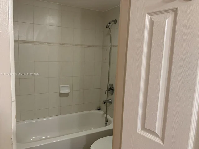 4848 NW 24th Ct # 420, Lauderdale Lakes FL 33313