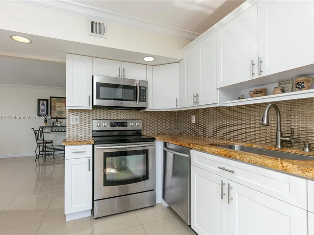 7705 Abbott Ave # 408, Miami Beach FL 33141