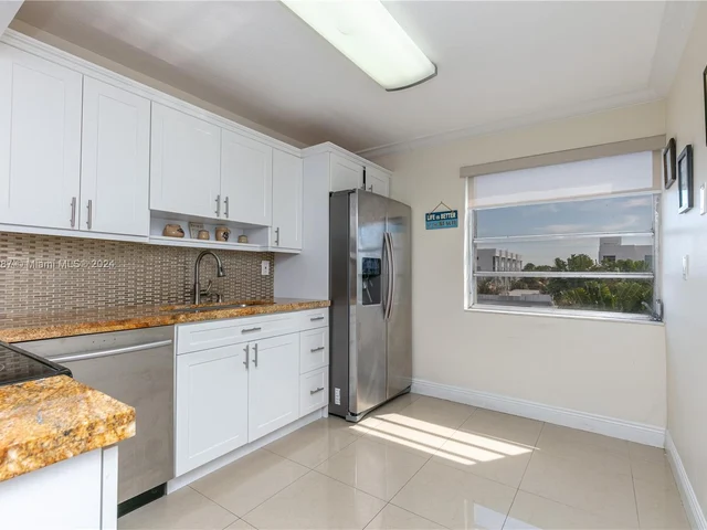 7705 Abbott Ave # 408, Miami Beach FL 33141