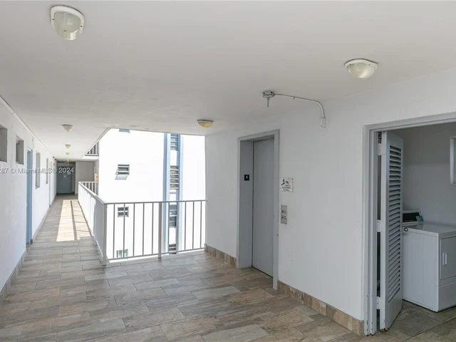 7705 Abbott Ave # 408, Miami Beach FL 33141