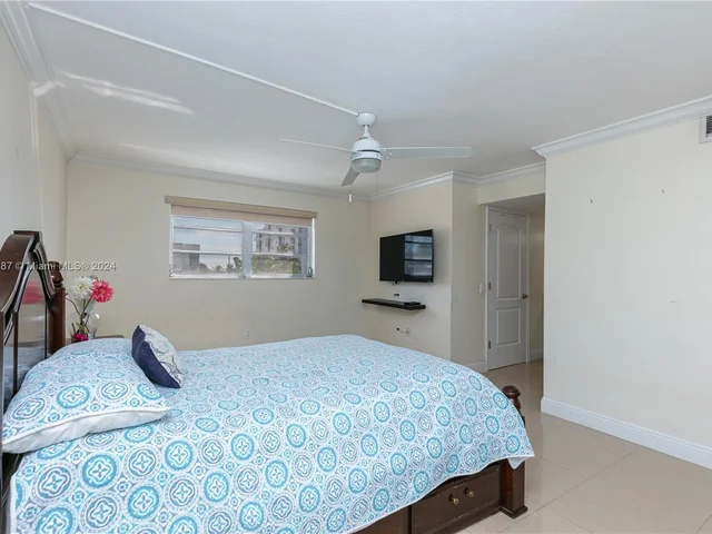 7705 Abbott Ave # 408, Miami Beach FL 33141