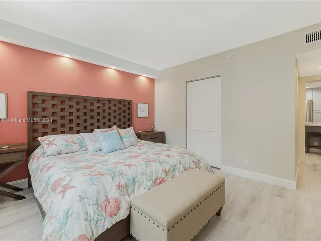 4250 Galt Ocean Dr # 5K, Fort Lauderdale FL 33308