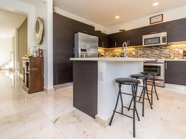 7013 NW 104th Ct, Doral FL 33178