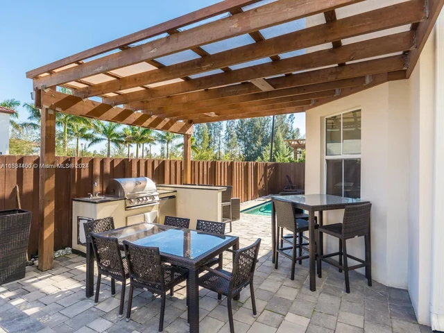 7013 NW 104th Ct, Doral FL 33178