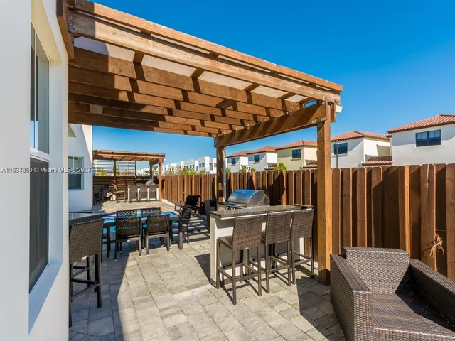 7013 NW 104th Ct, Doral FL 33178