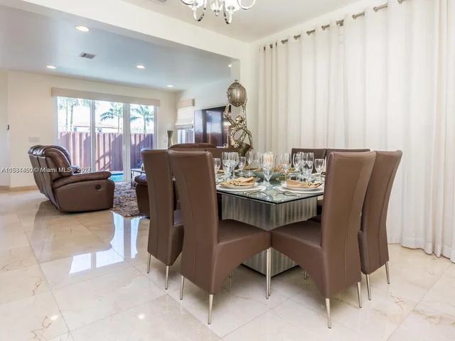 7013 NW 104th Ct, Doral FL 33178