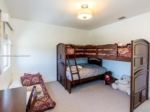 7013 NW 104th Ct, Doral FL 33178