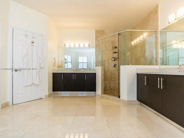 7013 NW 104th Ct, Doral FL 33178