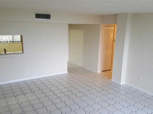 8625 NW 8th St # 401, Miami FL 33126