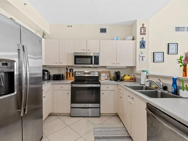 1805 N Flagler Dr # 313, West Palm Beach FL 33407