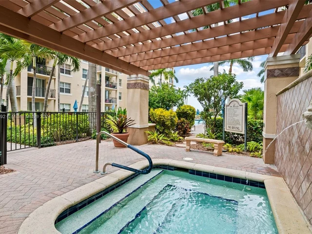 1805 N Flagler Dr # 313, West Palm Beach FL 33407