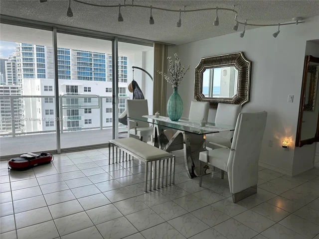 2751 S Ocean Dr # 1706S, Hollywood FL 33019