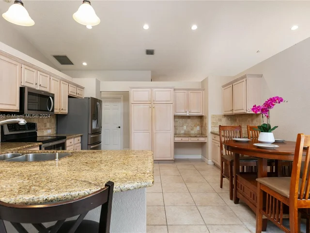 10462 NW 48th Pl, Coral Springs FL 33076