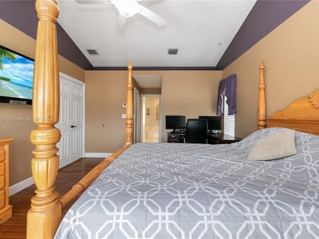 10462 NW 48th Pl, Coral Springs FL 33076