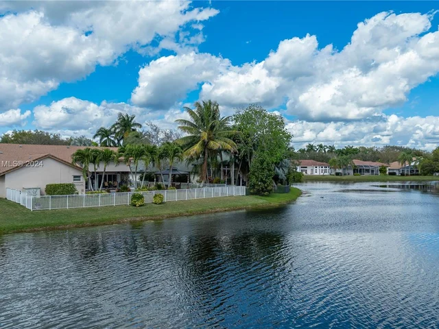 10462 NW 48th Pl, Coral Springs FL 33076