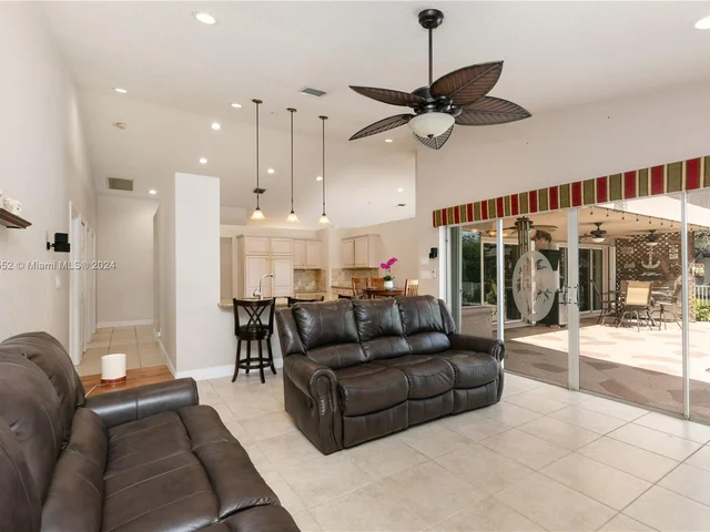 10462 NW 48th Pl, Coral Springs FL 33076