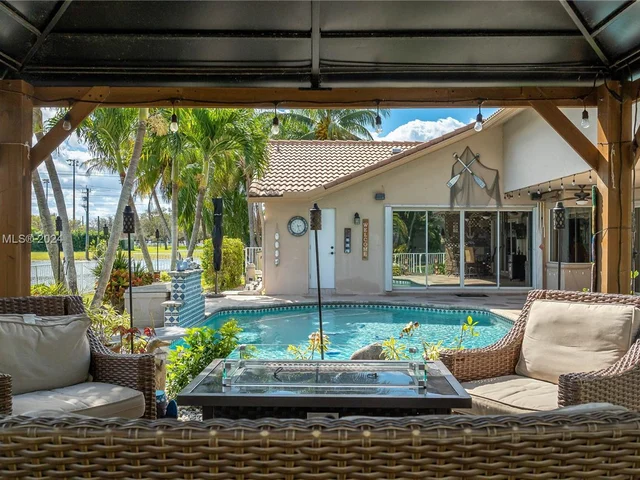 10462 NW 48th Pl, Coral Springs FL 33076