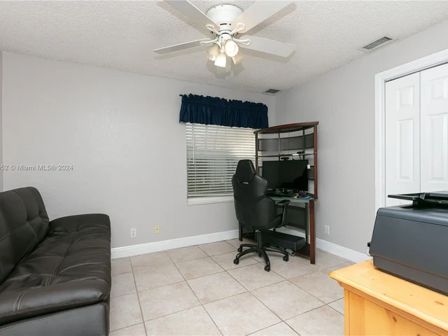 10462 NW 48th Pl, Coral Springs FL 33076