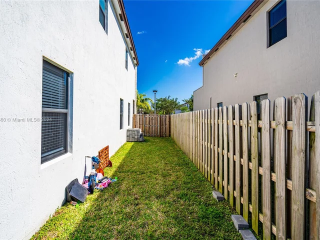 21016 NE 2nd Ct, Miami FL 33179