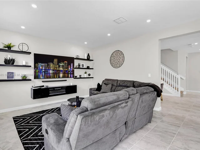 21016 NE 2nd Ct, Miami FL 33179