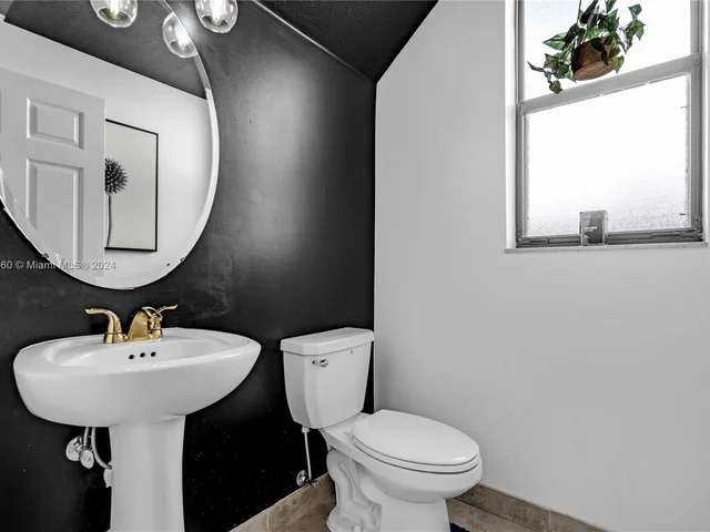 21016 NE 2nd Ct, Miami FL 33179