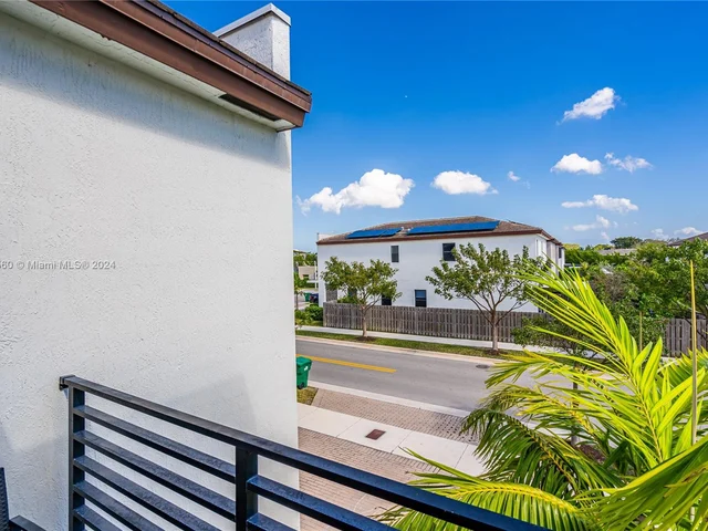 21016 NE 2nd Ct, Miami FL 33179