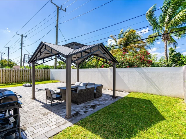 21016 NE 2nd Ct, Miami FL 33179