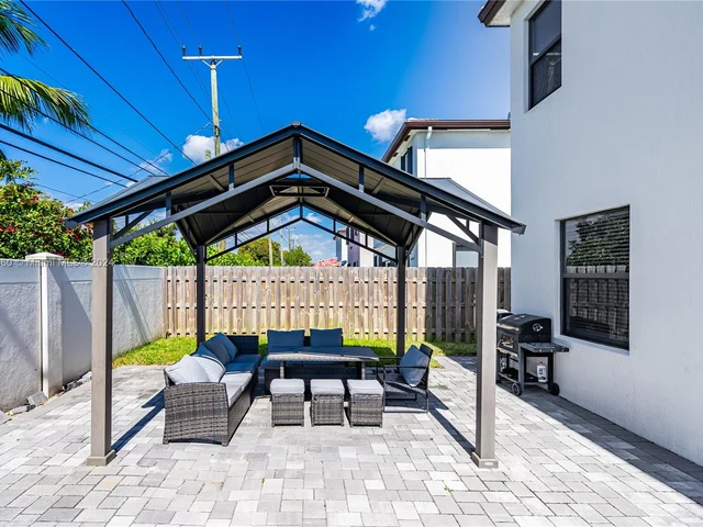 21016 NE 2nd Ct, Miami FL 33179