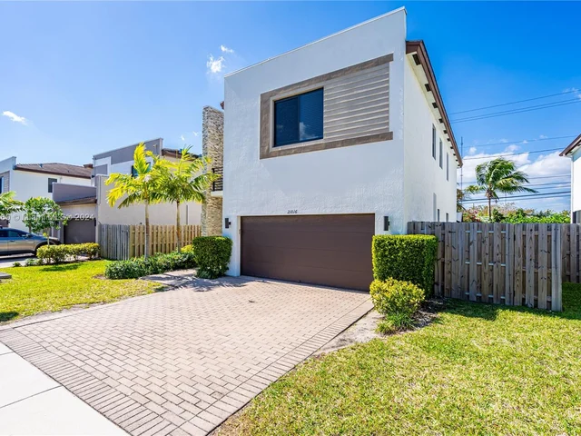 21016 NE 2nd Ct, Miami FL 33179